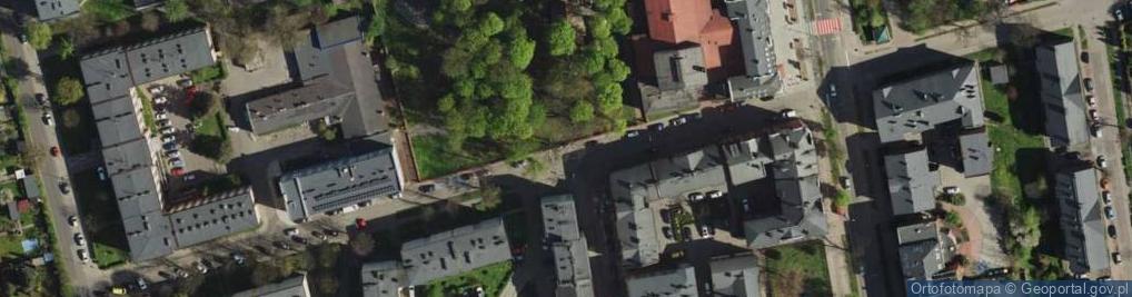Zdjęcie satelitarne Obelisk z tablicą ku czci Jadwigi Markowej, miejscowej działacz