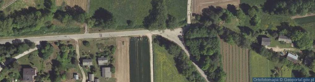 Zdjęcie satelitarne Pamięci ofiar pacyfikacji dokonanej przez Niemców 22 stycznia 1