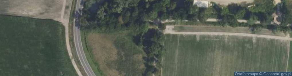 Zdjęcie satelitarne Tablica upamiętniająca poległych żołnierzy 3 i 4 PP