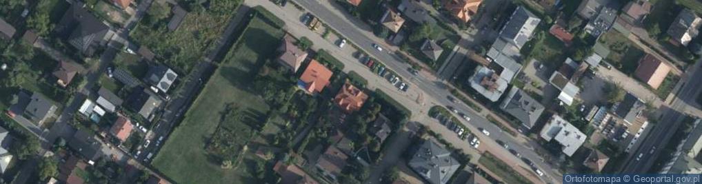 Zdjęcie satelitarne Grzegorz Adamczuk a) Adamczuk-Serwis Finansowy, b) Biuro Podróży Sun Holiday