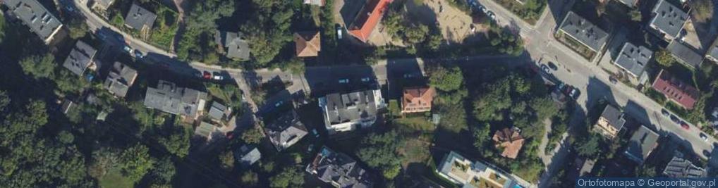 Zdjęcie satelitarne Karolina Lewandowska - Wizerunek i Styl