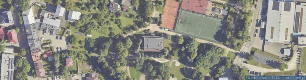 Zdjęcie satelitarne Młodzieżowy Dom Kultury