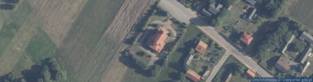 Zdjęcie satelitarne Parafia Rzymsko-Katolicka pw.Przemienienia Pańskiego w Trawach