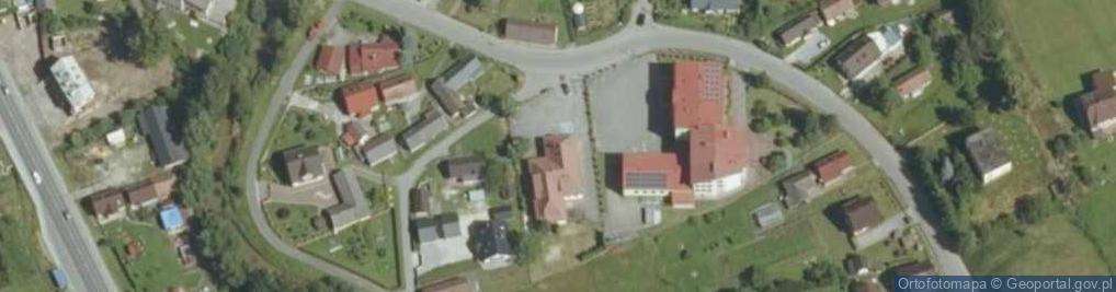 Zdjęcie satelitarne Publiczne Przedszkole w Uszwi