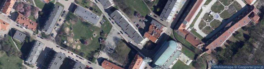 Zdjęcie satelitarne Studio Tatuażu Artystycznego Kropki i Kreski Michał Hutmański