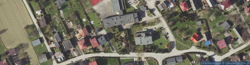 Zdjęcie satelitarne Szkoła Podstawowa im 6 Pomorskiej Dywizji Powietrz Desant w Babicach
