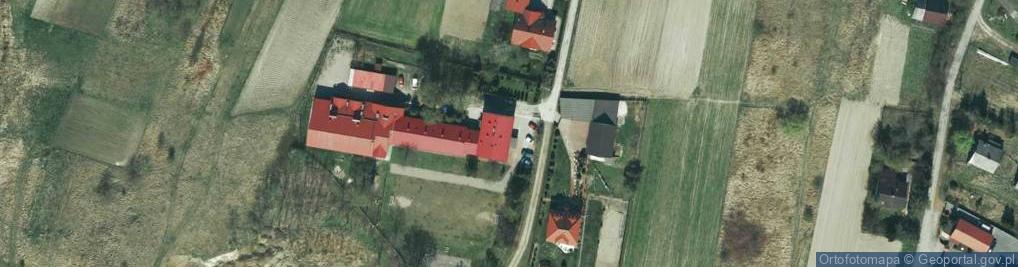 Zdjęcie satelitarne Szkoła Podstawowa im Bł Matki Teresy z Kalkuty w Cholerzynie z Filią w Mnikowie