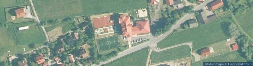 Zdjęcie satelitarne Szkoła Podstawowa im Dywizjonu 303 w Śleszowicach