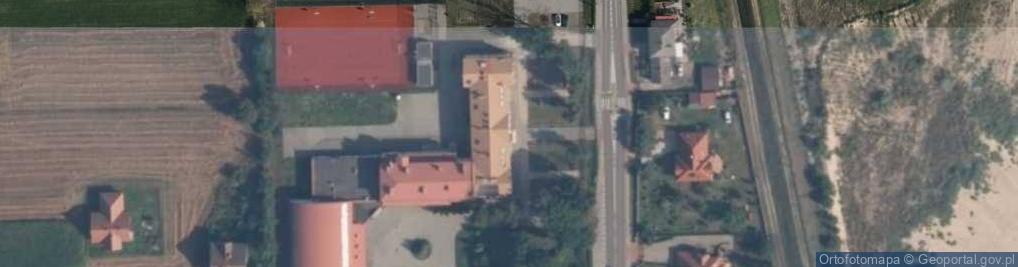 Zdjęcie satelitarne Szkoła Podstawowa im Obrońców Dobrzykowa z 1939 R w Dobrzykowie