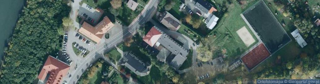 Zdjęcie satelitarne Szkoła Podstawowa nr 1 im. Mikołaja Kopernika w Porąbce