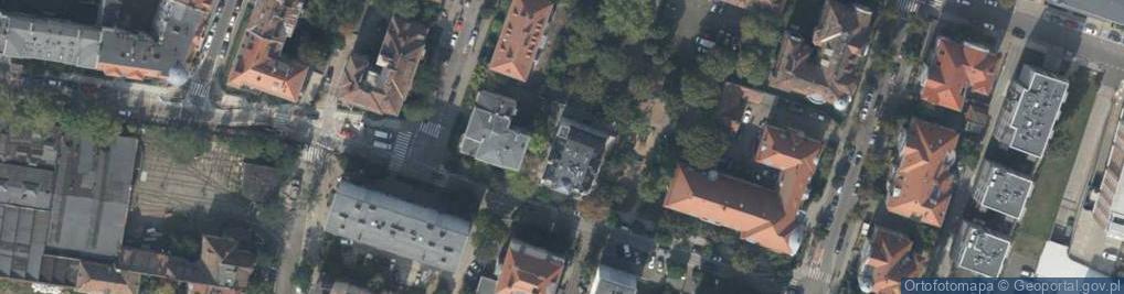 Zdjęcie satelitarne Usługi Handlowe