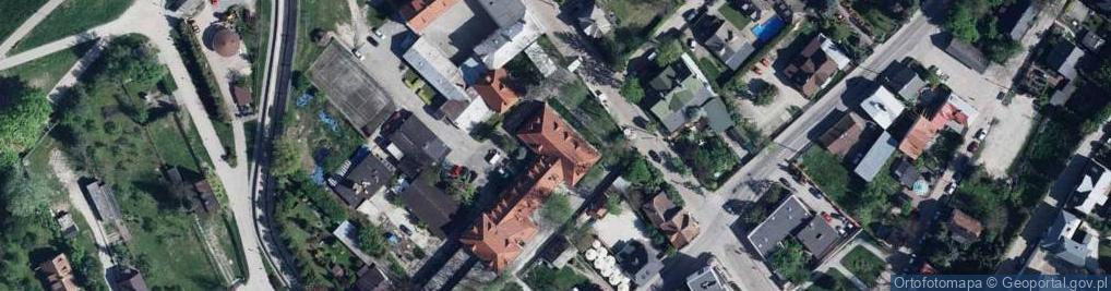 Zdjęcie satelitarne Zespół Szkół im Jana Koszczyca Witkiewicza w Kazimierzu Dolnym Uzupełniające Liceum Ogólnokształcące Dla Dorosłych
