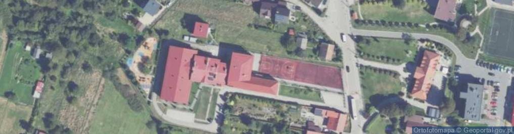 Zdjęcie satelitarne Zespół Szkół Przedszkole w Zembrzycach