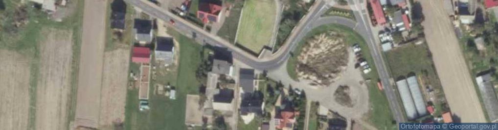 Zdjęcie satelitarne Ścieżka rowerowa przez całą miejscowość