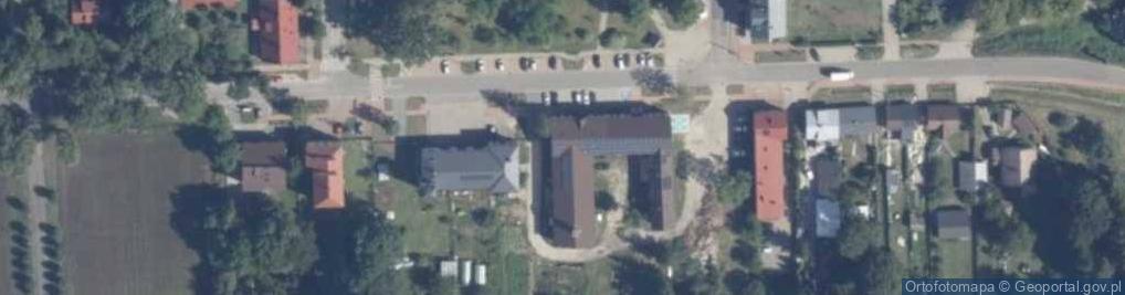 Zdjęcie satelitarne Drewniane rzeźby kapeli ludowej i mieszkańców