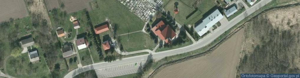 Zdjęcie satelitarne pw. Matki Bożej Różańcowej w Orzechowcach
