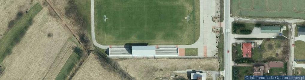 Zdjęcie satelitarne Ludowo-Uczniowski Klub Sportowy Radłovia Radłów