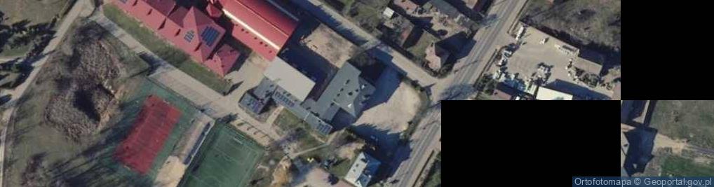 Zdjęcie satelitarne Publiczna Szkoła Podstawowa Im. Kornela Makuszyńskiego W Chynowie