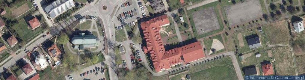 Zdjęcie satelitarne Publiczna Szkoła Podstawowa Nr 1 Im. Jana Pawła II W Dąbrowie T