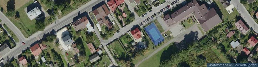 Zdjęcie satelitarne Szkoła Podstawowa Im. Gen. Wł. Sikorskiego W Radomyślu Wielkim