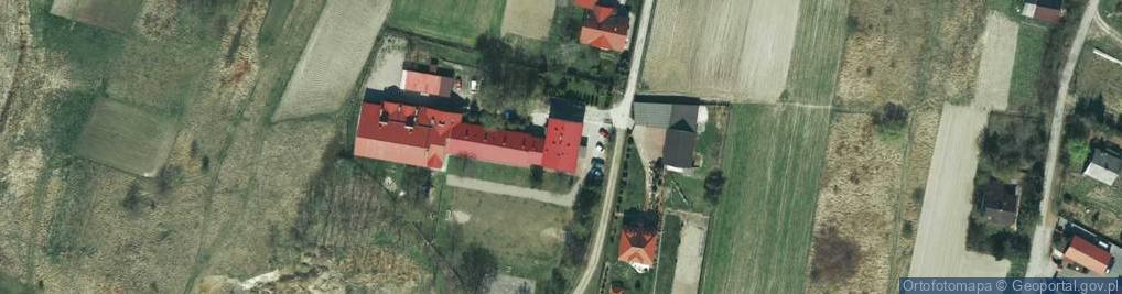 Zdjęcie satelitarne Szkoła Podstawowa Im. Św. Matki Teresy Z Kalkuty W Cholerzynie