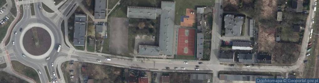 Zdjęcie satelitarne Szkoła Podstawowa Nr 13 Im. Trybunału Koronnego W Piotrkowie Trybunalskim