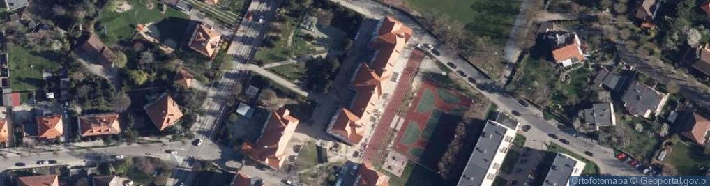 Zdjęcie satelitarne Szkoła Podstawowa Nr 8 Im Kawalerów Orderu Uśmiechu W Świdnicy