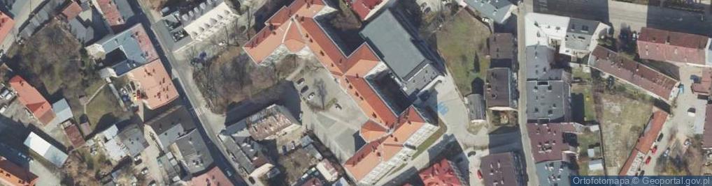 Zdjęcie satelitarne Szkoła Podstawowa Z Oddziałami Gimnazjalnymi Stowarzyszenia Absolwentów I Lo W Przemyślu