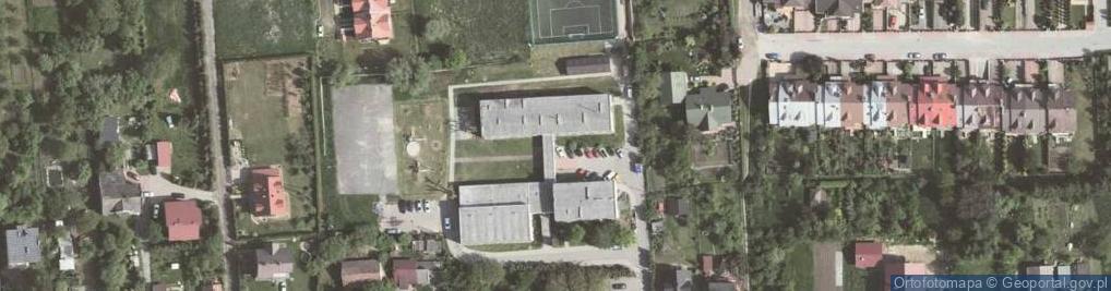 Zdjęcie satelitarne Szkoła Podstawowa Z Oddziałami Integracyjnymi Nr 4 Im. Erazma Józefa Jerzmanowskiego W Wieliczce