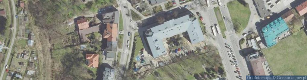 Zdjęcie satelitarne Małopolski Zespół Jednostek Edukacyjnych w Nowym Sączu