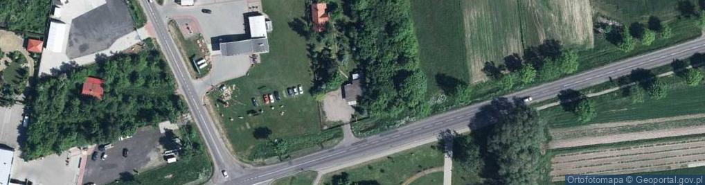 Zdjęcie satelitarne El-Gum. Serwis opon