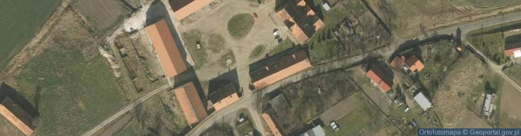 Zdjęcie satelitarne Dwór wraz z zespołem folwarcznym.