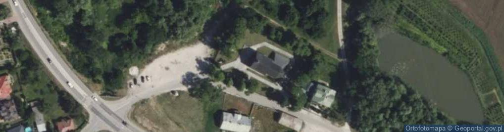 Zdjęcie satelitarne Kościół drewniany