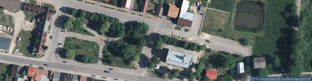 Zdjęcie satelitarne Adamów plebania