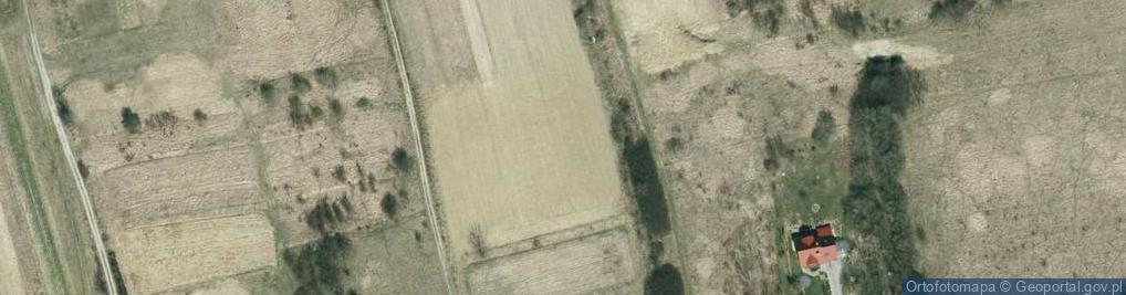 Zdjęcie satelitarne Dukla cmentarz wojskowy