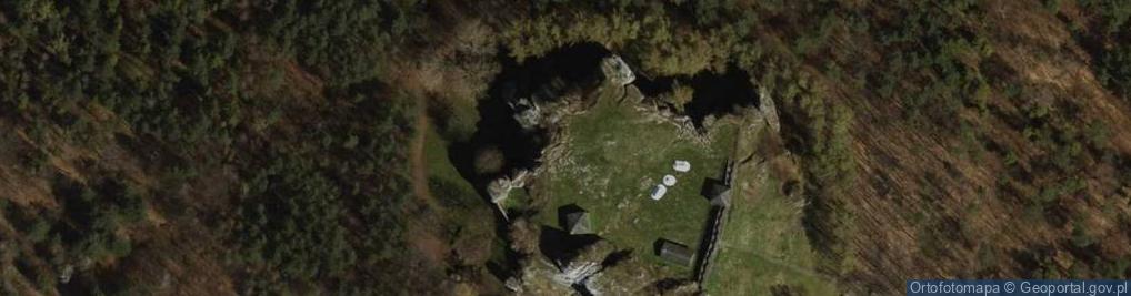 Zdjęcie satelitarne Fragment palisady zrekonstruowanego grodu na Górze Birów
