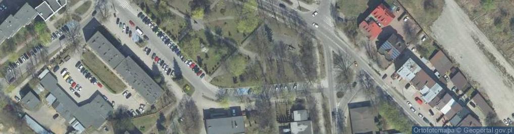 Zdjęcie satelitarne Hajnowka pomnik ofiarom wojen side view