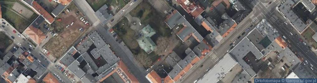 Zdjęcie satelitarne Lew przed Willą Caro w Gliwicach