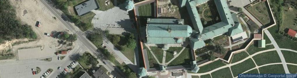 Zdjęcie satelitarne Lezajsk, organy w bazylice