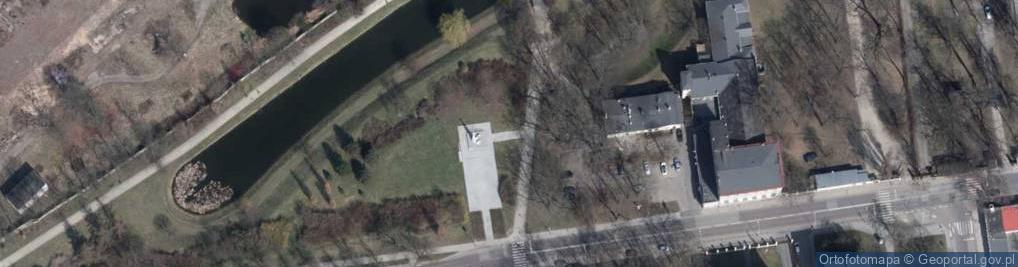Zdjęcie satelitarne Łodź, sady Park Helenów, památník