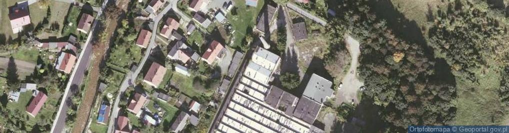 Zdjęcie satelitarne Miłoszów zimą z widokiem na stary pałac