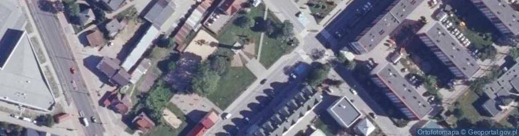 Zdjęcie satelitarne Mońki. Pomnik - Chwała poległym za Wolność i Ojczyznę-201007