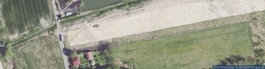 Zdjęcie satelitarne Obelisk przed urzędem miasta w Lublińcu