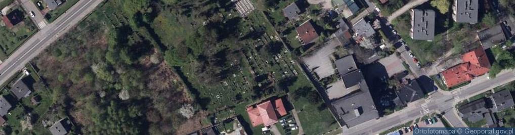 Zdjęcie satelitarne Polish inscription on jewish cemetery in Bielsko-Biała