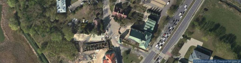 Zdjęcie satelitarne Raszyn, plebania i pomnik JP2