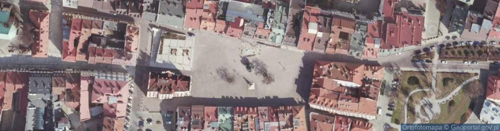 Zdjęcie satelitarne Rzeszów, centrum města, Rynek, stříška studny