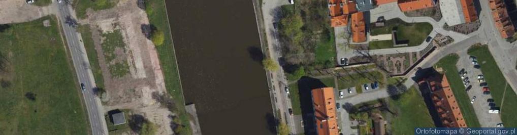 Zdjęcie satelitarne Statki na kanale Elblaskim
