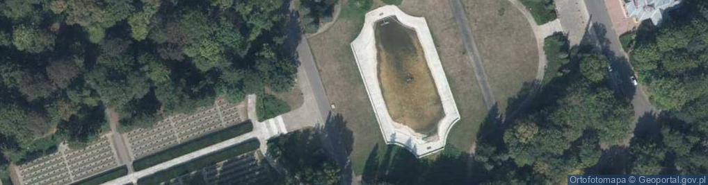 Zdjęcie satelitarne Szczecin Cmentarz Centralny nagrobek rodziny Neumann