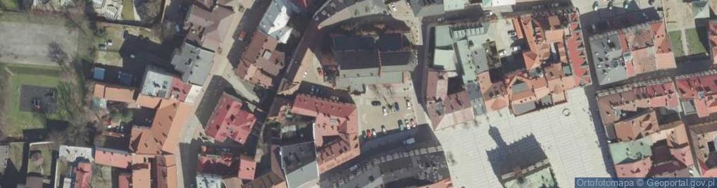 Zdjęcie satelitarne Tarnów, centrum města, věž kostela