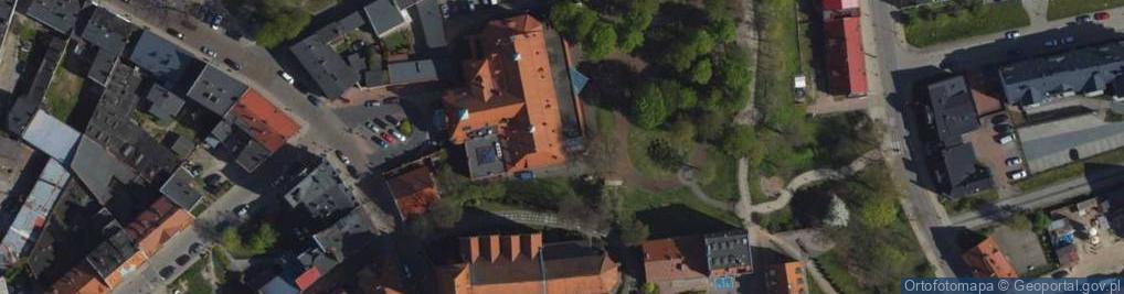 Zdjęcie satelitarne Tczew, Kardynala Stefana Wyszyńskiego, kostel Povýšení svatého kříže, zeď s opěrným systémem